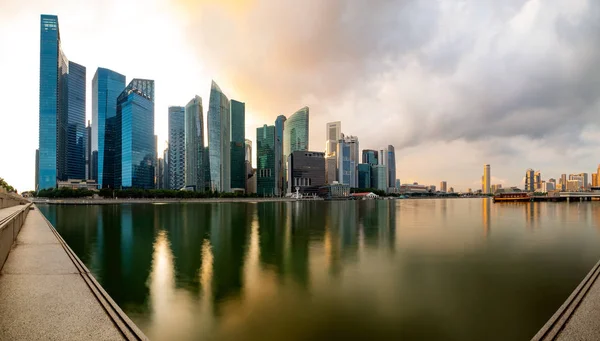 Singapur Finans Bölgesi Güneş Batarken Marina Körfezi Nde Ufuk Çizgisi — Stok fotoğraf
