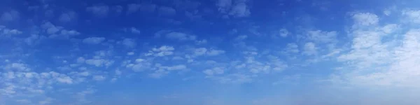 Langit Panorama Dengan Awan Hari Yang Cerah Awan Cirrus Yang — Stok Foto