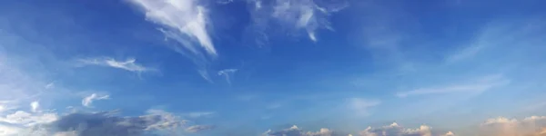 Panorama Obloha Mrakem Slunečného Dne Krásný Cirrus Cloud — Stock fotografie