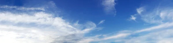 Panoráma Felhővel Egy Napsütéses Napon Gyönyörű Cirrus Felhő — Stock Fotó