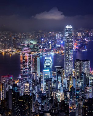  Victoria peak, Hong Kong, Çin'den görülen akşam Hong Kong silueti.