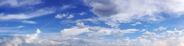 Panorama Obloha Mrakem Slunečného Dne Krásný Cirrus Cloud — Stock fotografie