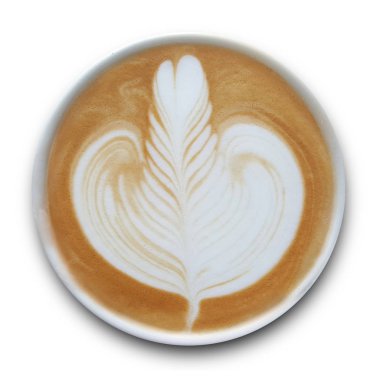 Beyaz arka planda yalıtılmış Latte sanat kahve bir kupa üst görünümü.