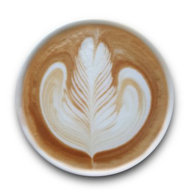 Beyaz arka planda yalıtılmış Latte sanat kahve bir kupa üst görünümü.
