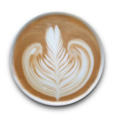 Beyaz arka planda yalıtılmış Latte sanat kahve bir kupa üst görünümü.