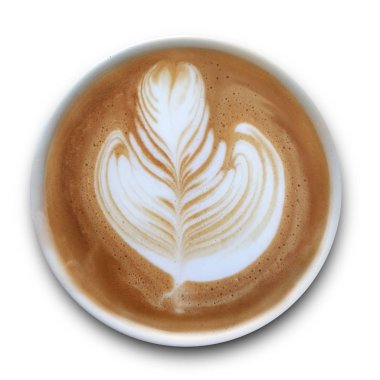 Beyaz arka planda yalıtılmış Latte sanat kahve bir kupa üst görünümü.