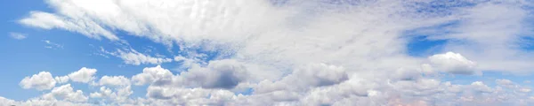 Cielo Panorámico Color Vibrante Con Nube Día Soleado Hermosa Nube —  Fotos de Stock