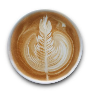 Beyaz arka planda yalıtılmış Latte sanat kahve bir kupa üst görünümü.