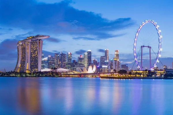 Schöne Marina Bay Und Finanzviertel Der Abenddämmerung Singapore — Stockfoto