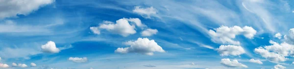 Panoramahimmel Mit Wolken Einem Sonnigen Tag Schöne Zirruswolke — Stockfoto