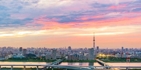 Wieczorem Panoramiczne Drapacze Chmur Widokiem Biurowiec Centrum Tokio Japonia Azja — Zdjęcie stockowe