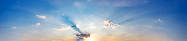 Панорама Драматичного Яскравого Кольору Красивою Хмарою Сходу Заходу Сонця Панорамне — стокове фото
