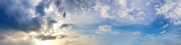 Blauer Himmel Mit Gewitterwolke Einem Bewölkten Tag Schönes 180 Grad — Stockfoto