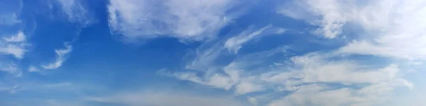 Panorama Céu Azul Com Nuvem Dia Ensolarado Bela Imagem Panorâmica — Fotografia de Stock