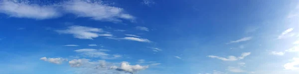 Panorama Céu Azul Com Nuvem Dia Ensolarado Bela Imagem Panorâmica — Fotografia de Stock