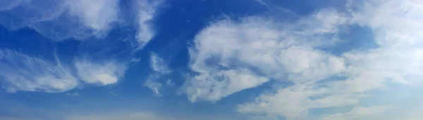 Panorama Céu Azul Com Nuvem Dia Ensolarado Bela Imagem Panorâmica — Fotografia de Stock