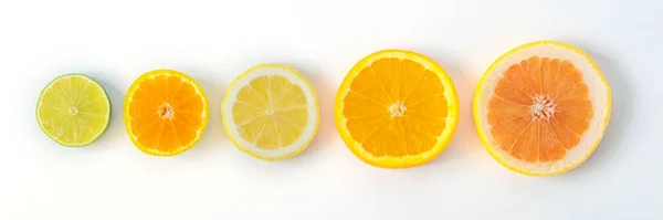 Sammlung Von Frischen Limetten Zitronen Orangen Zitrusfrüchten Grapefruitscheiben Auf Weißem — Stockfoto