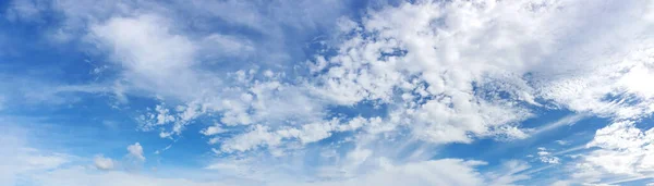 Panorama Céu Azul Com Nuvem Dia Ensolarado Bela Imagem Panorâmica — Fotografia de Stock