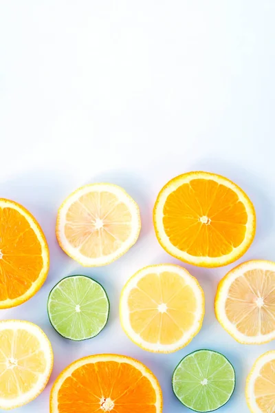 Sammlung Von Frischen Limetten Zitronen Orangen Zitrusfrüchten Grapefruitscheiben Auf Weißem — Stockfoto