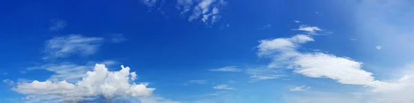 Panorama Céu Azul Com Nuvem Dia Ensolarado Bela Imagem Panorâmica — Fotografia de Stock