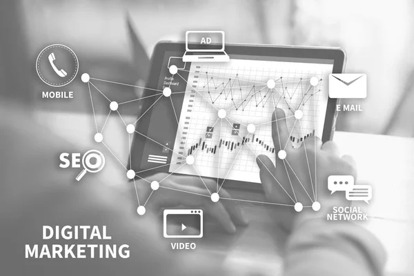 Digitalverkehr Neues Start Projekt Millennials Geschäftsteam Arbeitet Mit Finanzberichten Und — Stockfoto