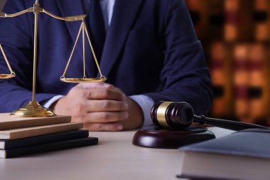 Yargıç tokmak ile Adalet avukatlar avukat Yargıç kavramı çalışma