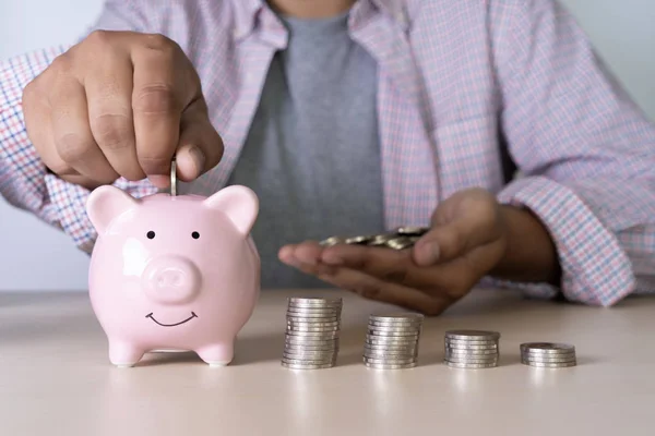 Homme Épargne Monnaies Richesse Financière Épargne Concept Entreprise — Photo