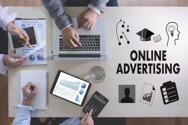 Online Advertising Business Team Handen Aan Het Werk Met Financiële — Stockfoto