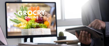 Gıda marketi için çevrimiçi süpermarketten alışveriş yapmak.