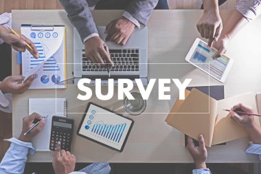 İş adamı SURVEY ve Sonuçlar Analiz Keşif Kavramı