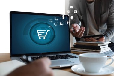 İş adamları teknoloji E-ticaret Internet küresel pazarlama satın alma planı ve banka kavramı Commerce kullanın