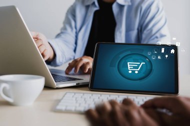 İş adamları Teknoloji E-Ticaret İnternet Küresel Pazarlama Planı ve Banka Konseptini Kullanıyor