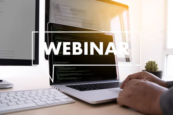 Webinar Χέρι Στο Τραπέζι Χρήση Business Περιήγηση Σύνδεση Στον Υπολογιστή — Φωτογραφία Αρχείου