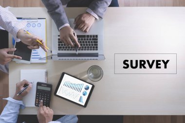İş adamı SURVEY ve Sonuçlar Analiz Keşif Kavramı