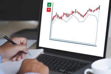 iş adamı işe grafik zamanlama veya mali rapor veri planlama