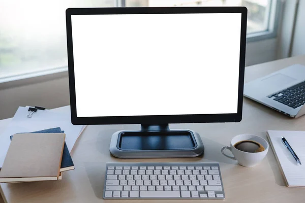 Człowiek Biznes Człowiek Ręcznie Pracy Komputerze Pusty Biały Ekran Laptopa — Zdjęcie stockowe