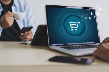 İş adamları Teknoloji E-Ticaret İnternet Küresel Pazarlama Planı ve Banka Konseptini Kullanıyor