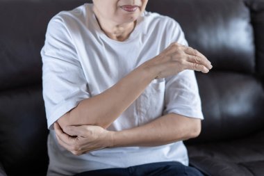 artrit eski kişi ve osteoartrit acı yaşlı kadın erkek