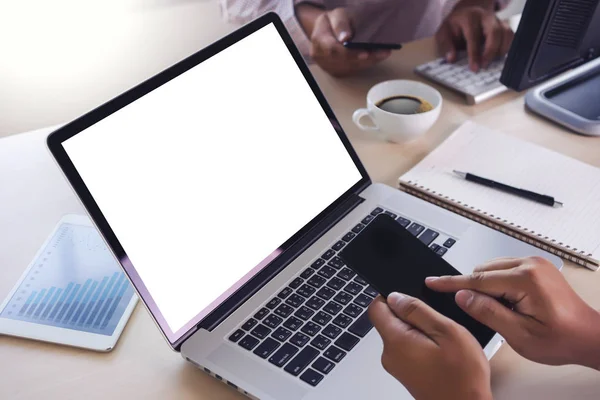 Homem Homem Negócios Mão Trabalhando Laptop Computador Branco Tela Branca — Fotografia de Stock