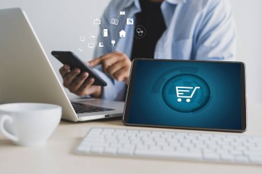 İş adamları Teknoloji E-Ticaret İnternet Küresel Pazarlama Planı ve Banka Konseptini Kullanıyor
