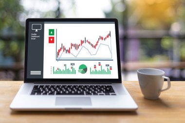 iş adamı işe grafik zamanlama veya mali rapor veri planlama