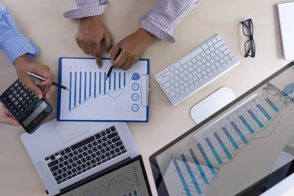 Analisando Trabalho Contabilidade Conceito Investimento Laptop — Fotografia de Stock