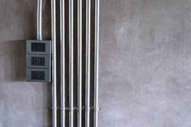 duvar elektrik prizine çıkışlı