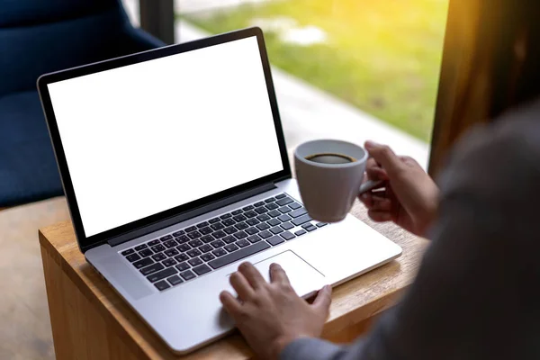 Mock Met Behulp Van Laptop Met Leeg Scherm Computer Modern — Stockfoto