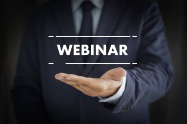 WEBINAR adam el masa üzerinde iş, kahve, bölünmüş ton