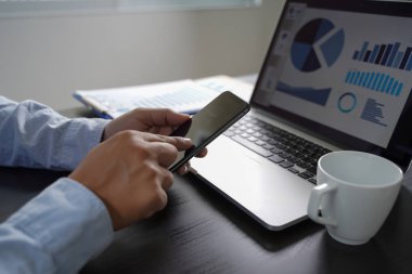 Müşteri satış Pano grafik kavramı iş adam satış artış gelir hisse pazarlama