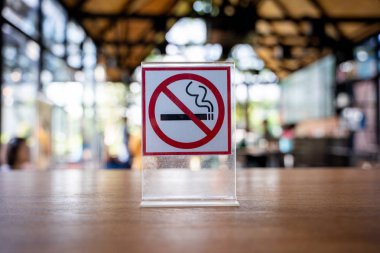 Sigara içmek kahve kafede oturum açmak işareti sigara içme