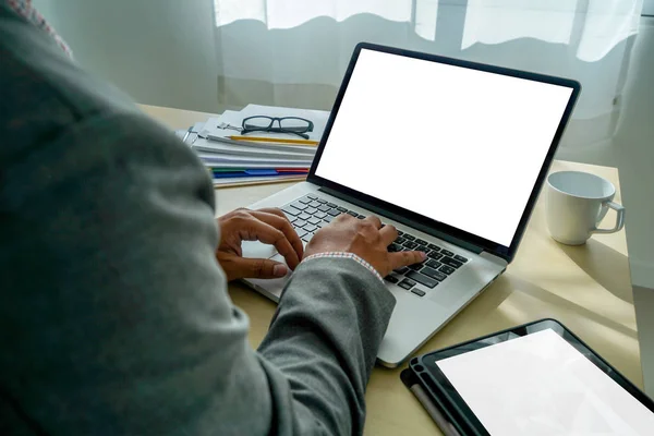 Mock Usando Laptop Com Tela Branco Computador Moderno — Fotografia de Stock
