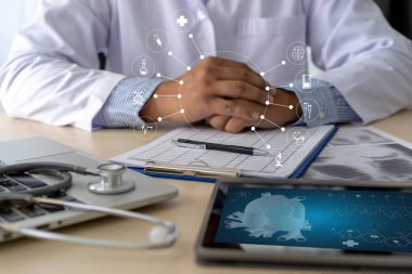 Sağlık reçete Doktor çalışma modern sanal ekran arayüzü ağ yazma