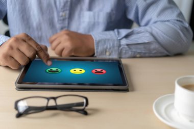 geribildirim kötü gülümseme deneyim geribildirim kavramı yüzle hizmet puanı